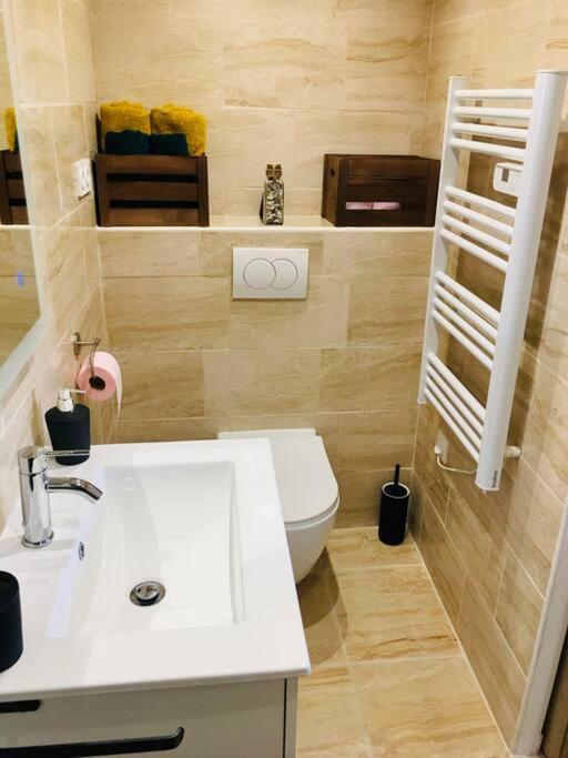 Bleu Lavande 1 - Appartement Cosy Ambiance Village อิสทร์ ภายนอก รูปภาพ