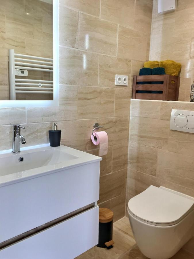 Bleu Lavande 1 - Appartement Cosy Ambiance Village อิสทร์ ภายนอก รูปภาพ